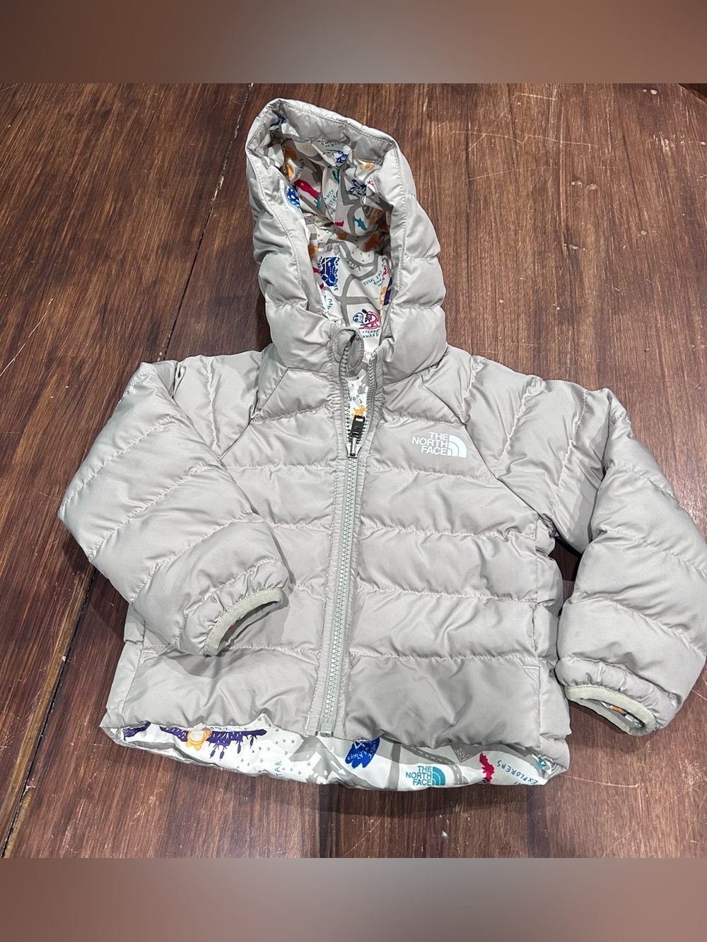 The North Face Toddler Clay Grey/Dino Adventure Reversible Hooded Puffer Jacket